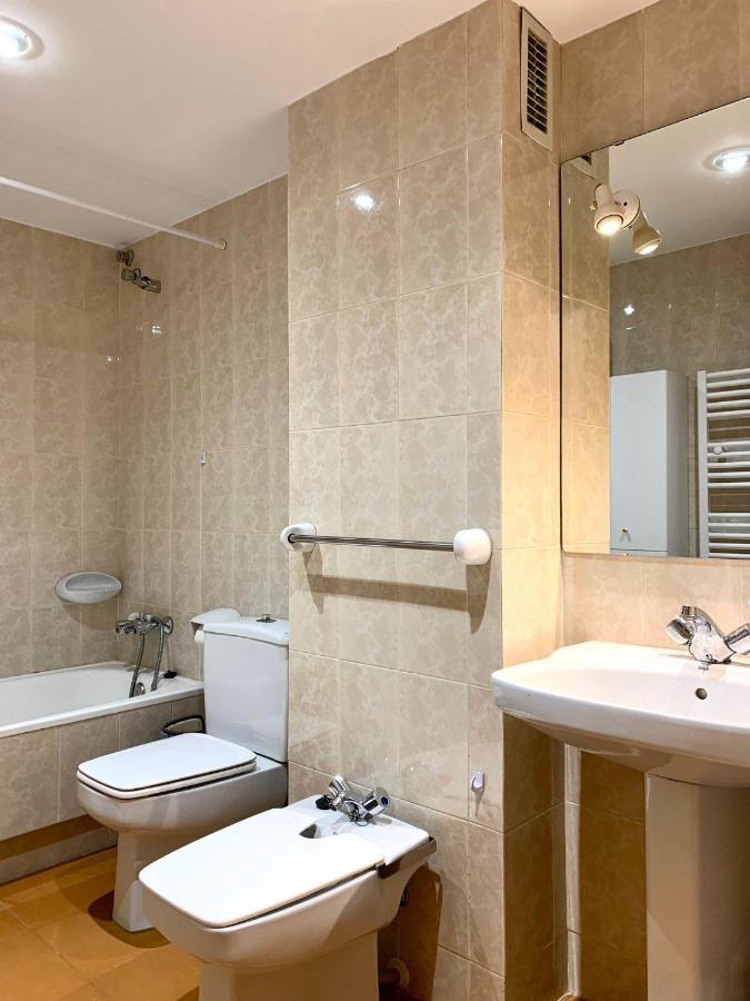 Apartamento Centrico Con Parking - L'Amfitriona Rialp Ngoại thất bức ảnh