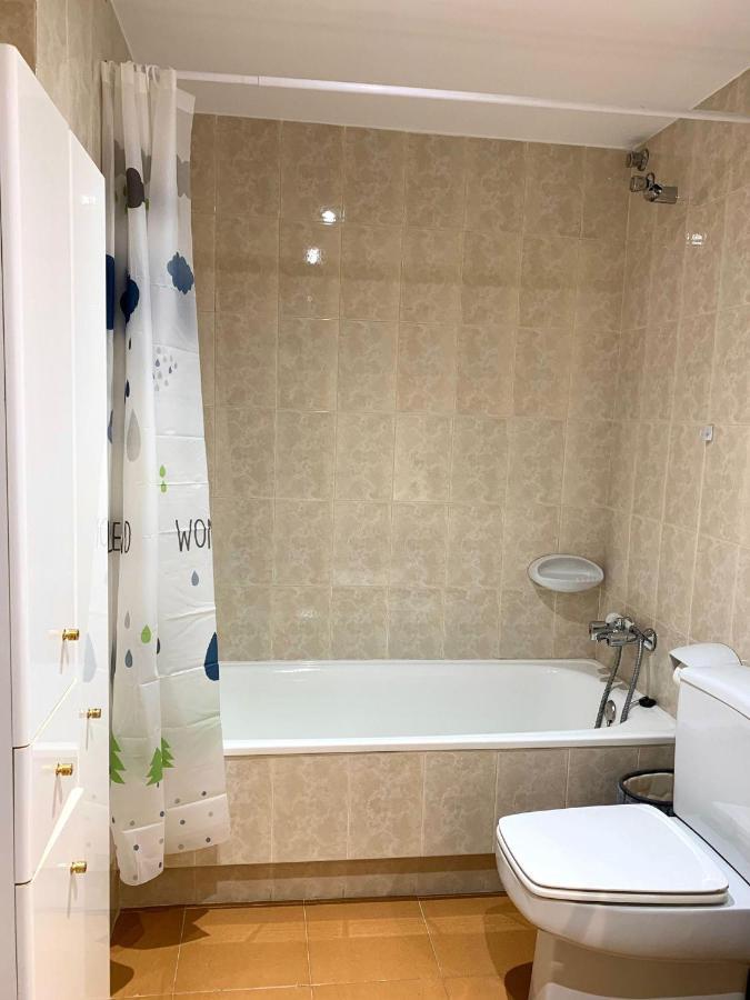 Apartamento Centrico Con Parking - L'Amfitriona Rialp Ngoại thất bức ảnh