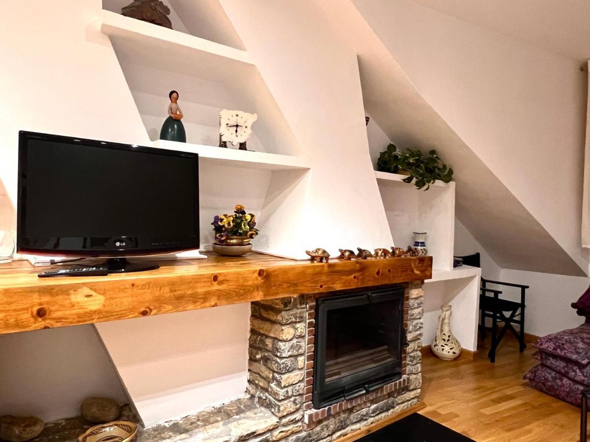 Apartamento Centrico Con Parking - L'Amfitriona Rialp Ngoại thất bức ảnh