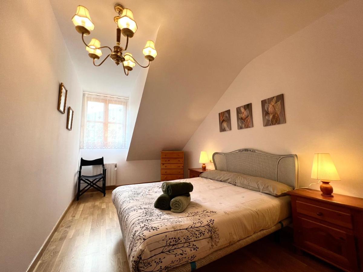 Apartamento Centrico Con Parking - L'Amfitriona Rialp Ngoại thất bức ảnh